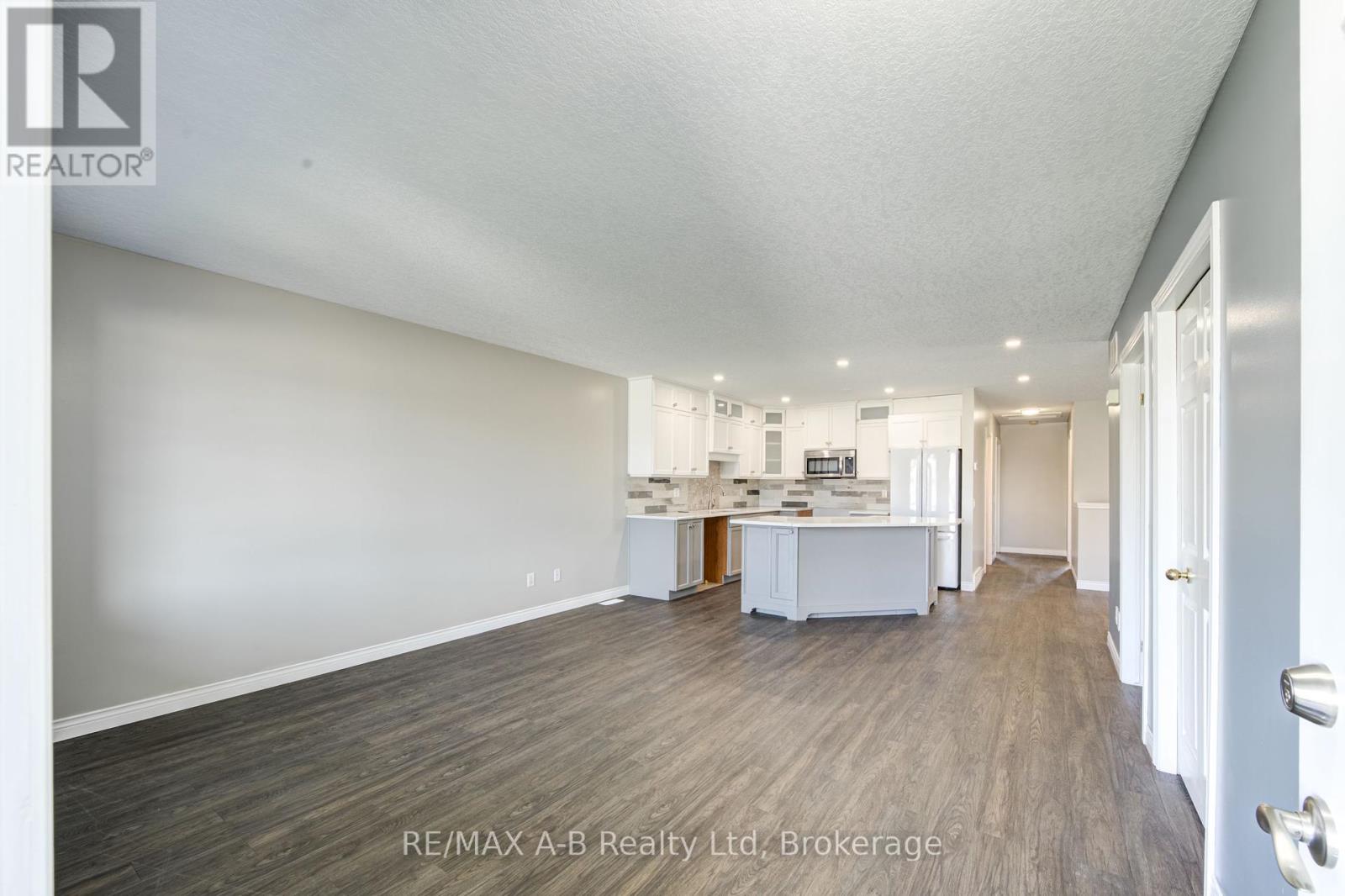 204 Frederick Court, East Zorra-Tavistock, Ontario  N0B 2R0 - Photo 12 - X12117684
