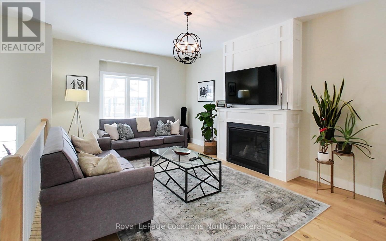 19 Gordon Crescent, Meaford, Ontario  N4L 1C7 - Photo 3 - X12118192