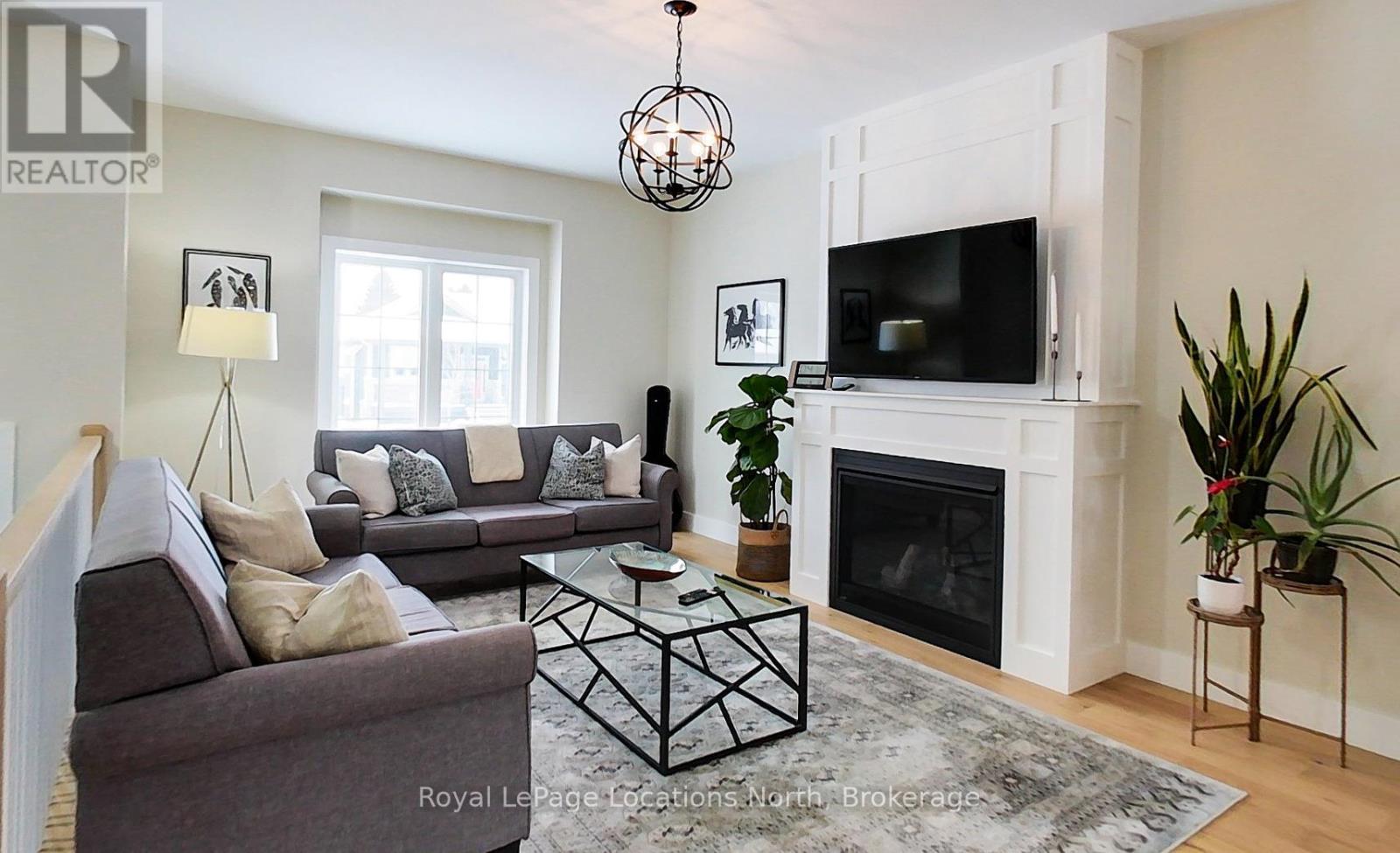 19 Gordon Crescent, Meaford, Ontario  N4L 1C7 - Photo 4 - X12118192
