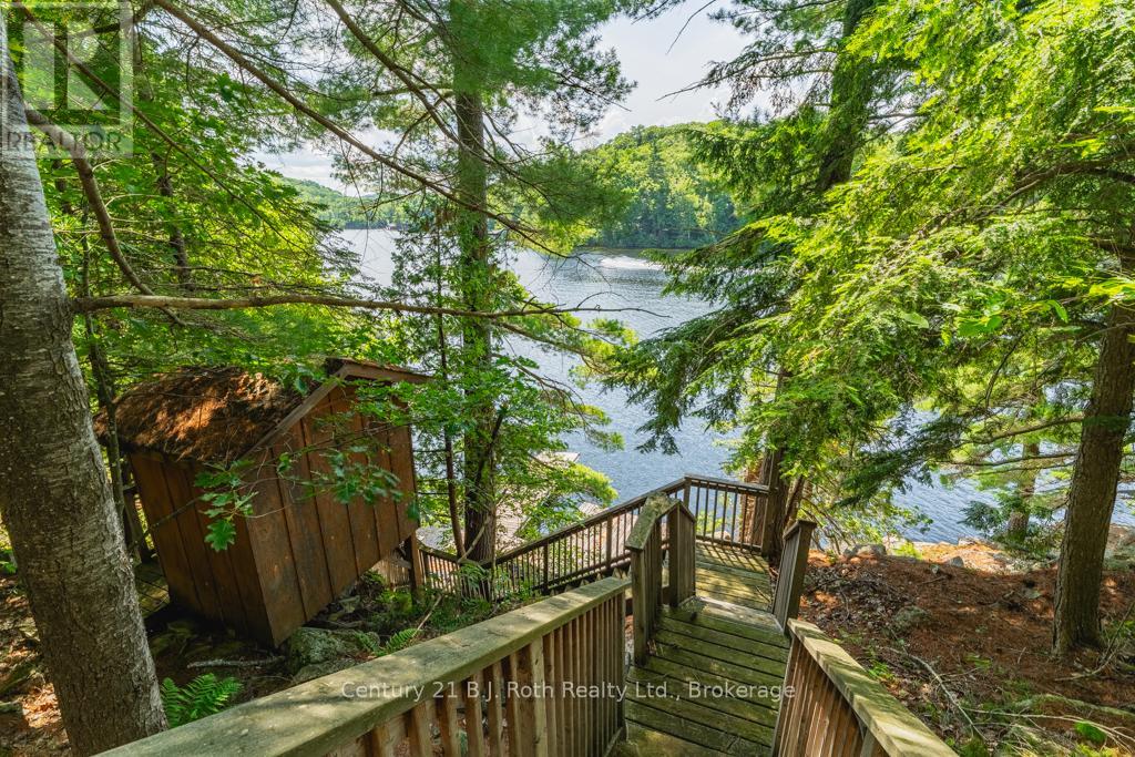 1033 Bayview Point Road, Lake Of Bays, Ontario  P0A 1H0 - Photo 35 - X12118859
