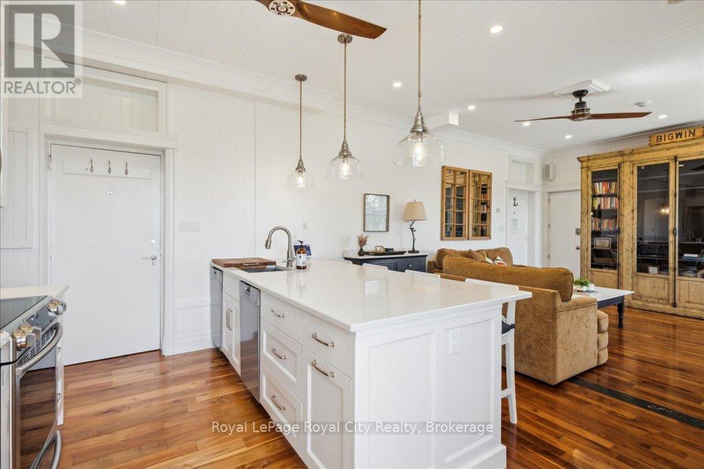 202 & 206 - 12 Bigwin Island, Lake Of Bays, Ontario  P0B 1A0 - Photo 10 - X12118957