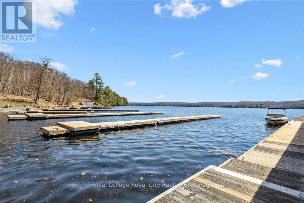 202 & 206 - 12 Bigwin Island, Lake Of Bays, Ontario  P0B 1A0 - Photo 26 - X12118957