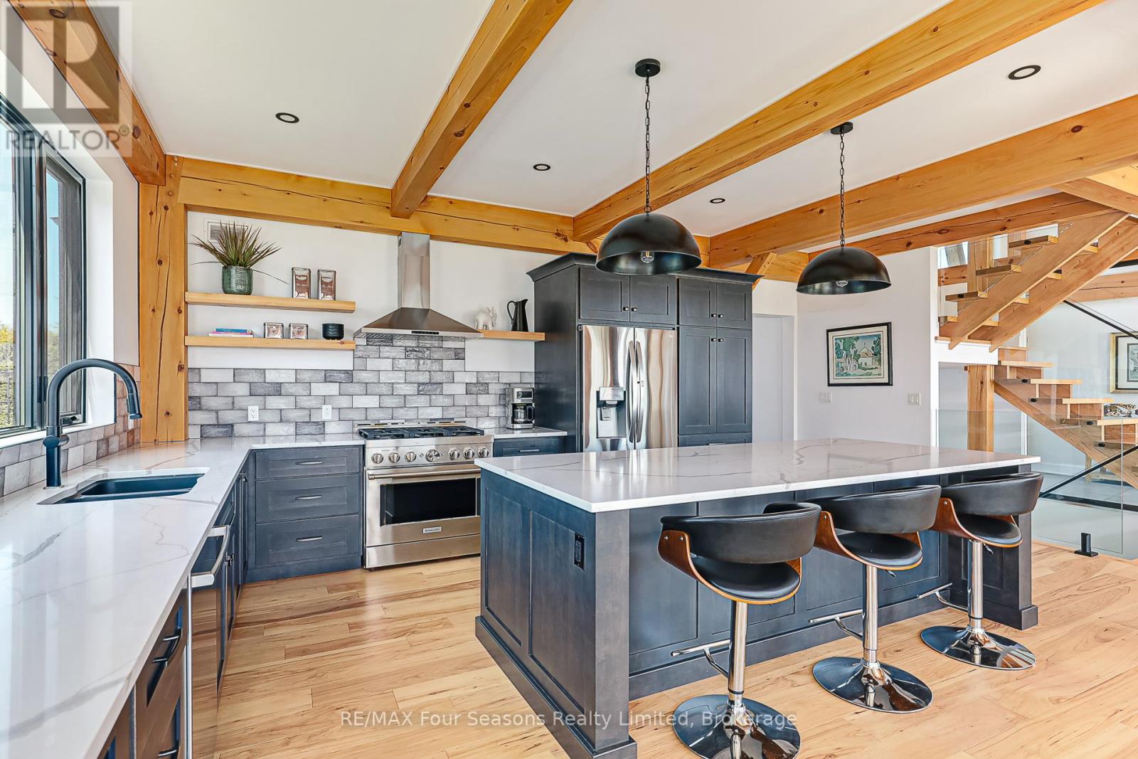 113 Slabtown Road W, Blue Mountains, Ontario  N0H 1J0 - Photo 13 - X12119141