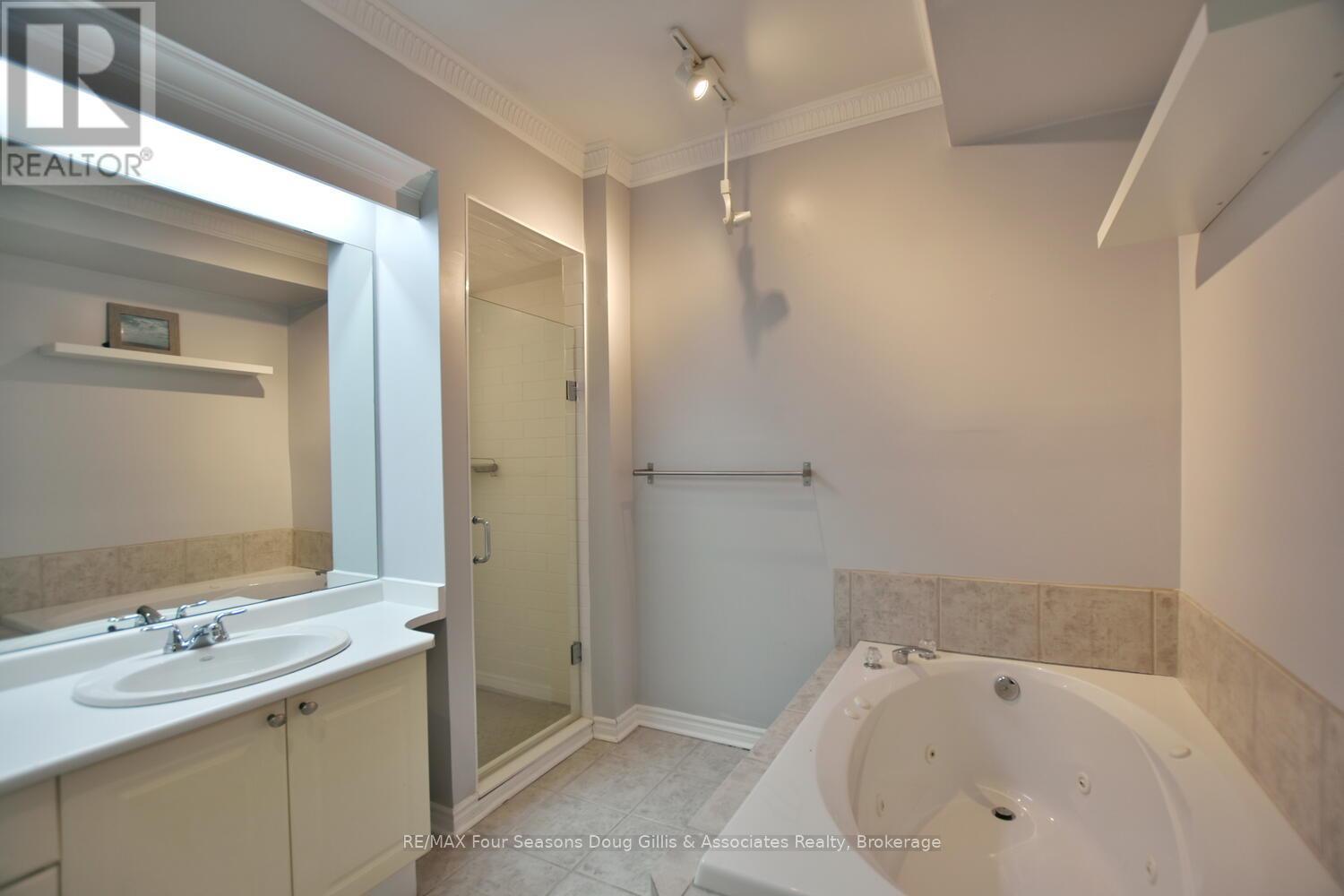 13 - 110 Kellies Way, Blue Mountains, Ontario  L9Y 0L6 - Photo 18 - X12119177