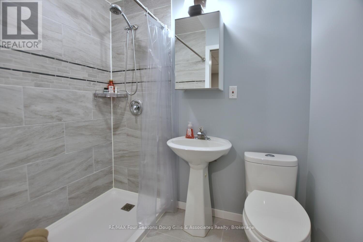 13 - 110 Kellies Way, Blue Mountains, Ontario  L9Y 0L6 - Photo 41 - X12119177