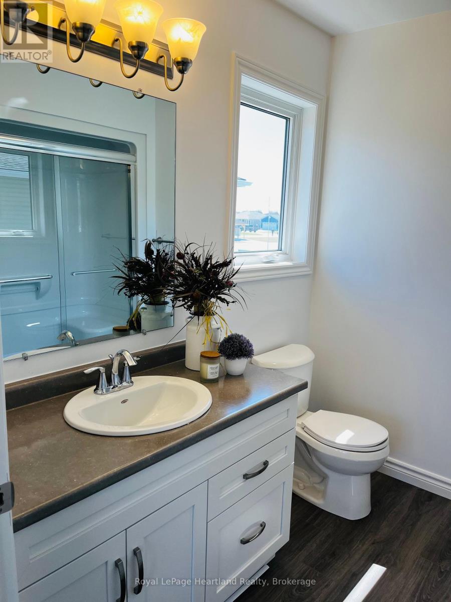 20 Bluffs View Boulevard, Ashfield-Colborne-Wawanosh, Ontario  N7A 0C6 - Photo 10 - X12119559