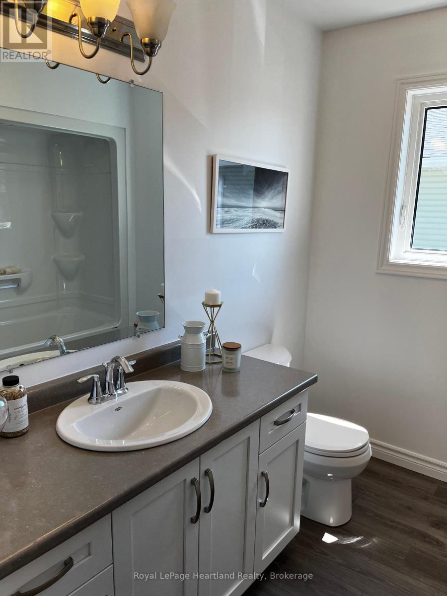 20 Bluffs View Boulevard, Ashfield-Colborne-Wawanosh, Ontario  N7A 0C6 - Photo 15 - X12119559