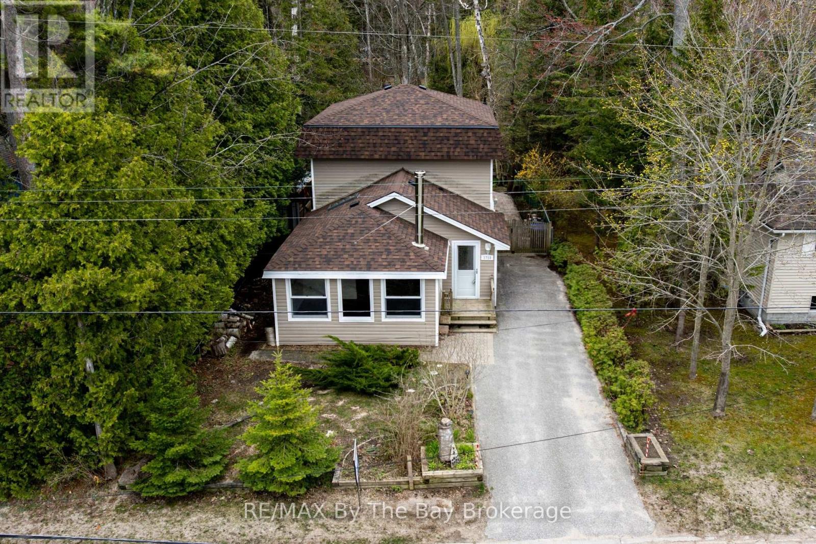 1719 Shore Lane, Wasaga Beach, Ontario  L9Z 1V7 - Photo 3 - S12119990