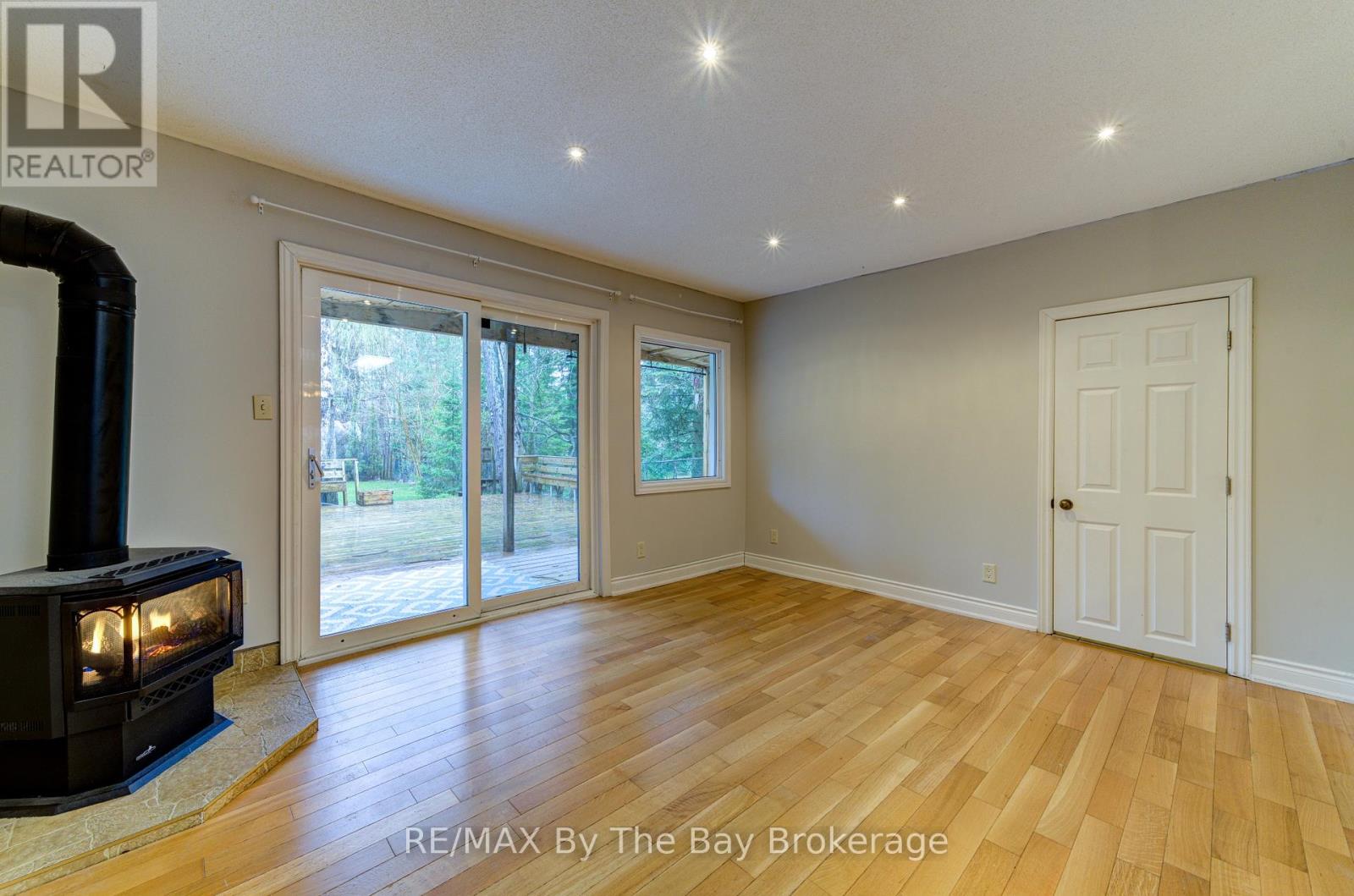 1719 Shore Lane, Wasaga Beach, Ontario  L9Z 1V7 - Photo 9 - S12119990