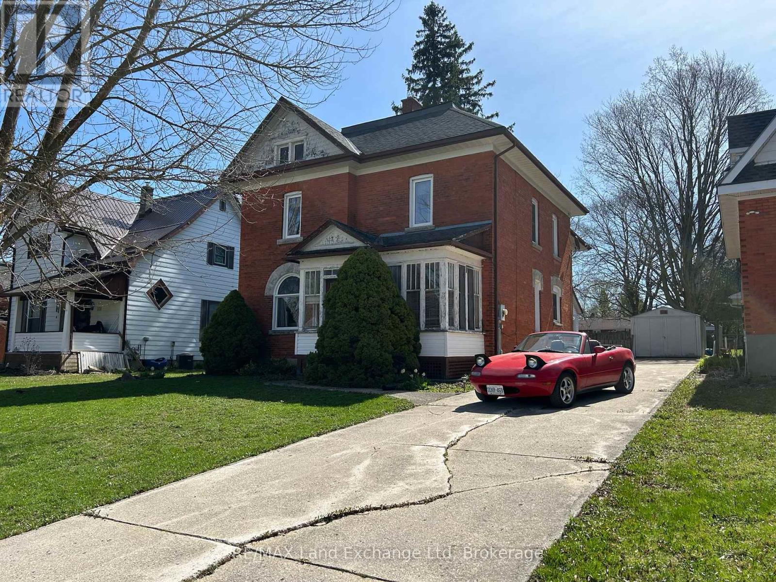 327 Frances Street, North Huron, Ontario  N0G 2W0 - Photo 1 - X12120060