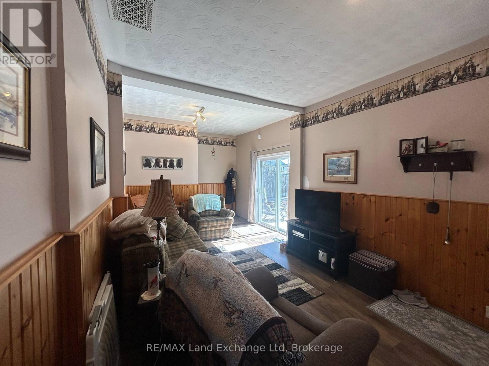 327 Frances Street, North Huron, Ontario  N0G 2W0 - Photo 13 - X12120060