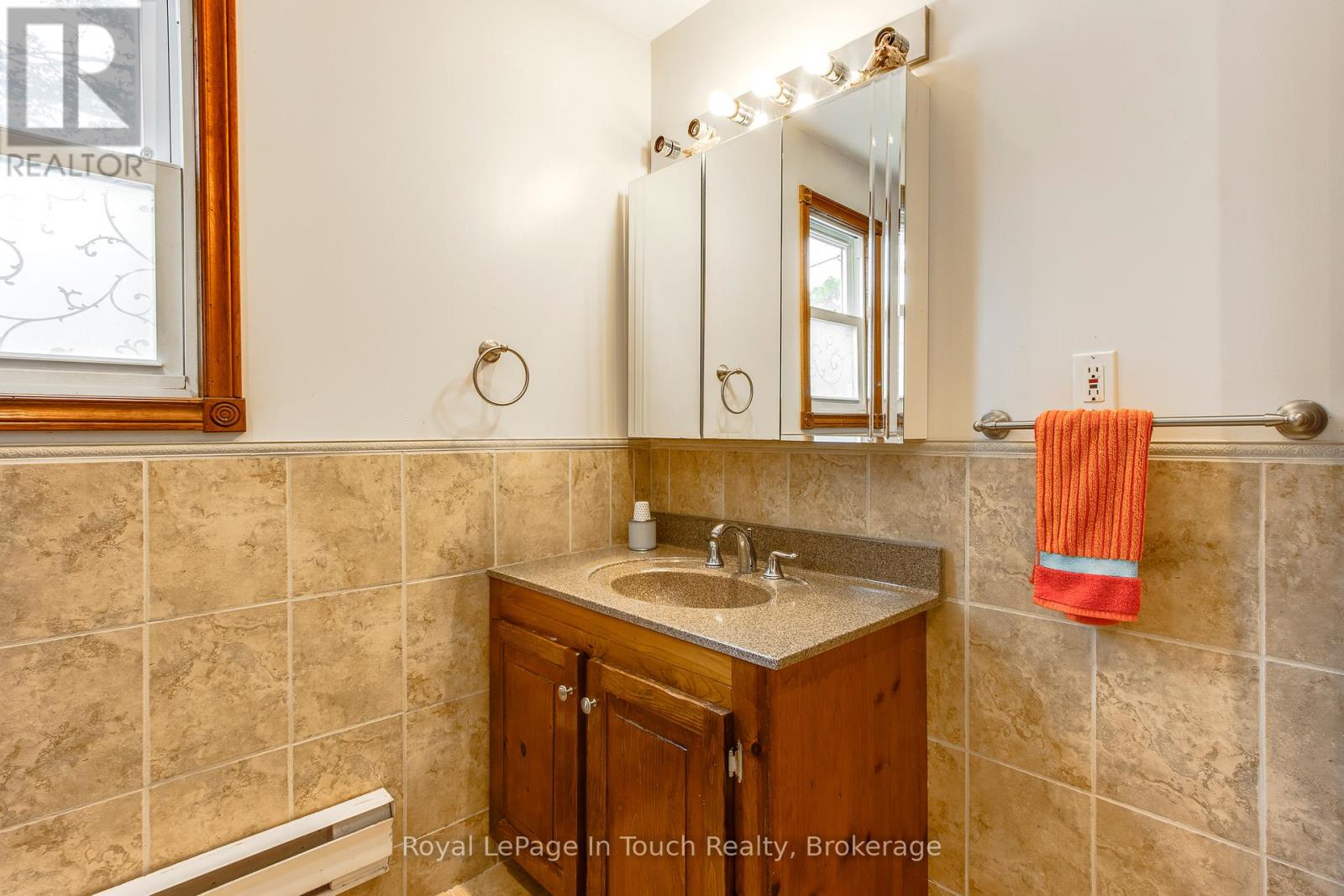 349 Balm Beach Road W, Tiny, Ontario  L0L 2J0 - Photo 18 - S12120484