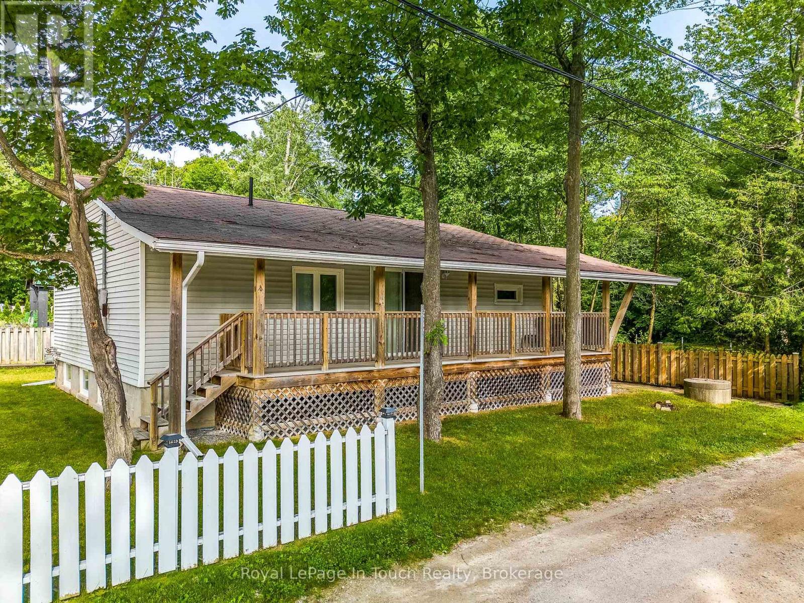 349 Balm Beach Road W, Tiny, Ontario  L0L 2J0 - Photo 2 - S12120484