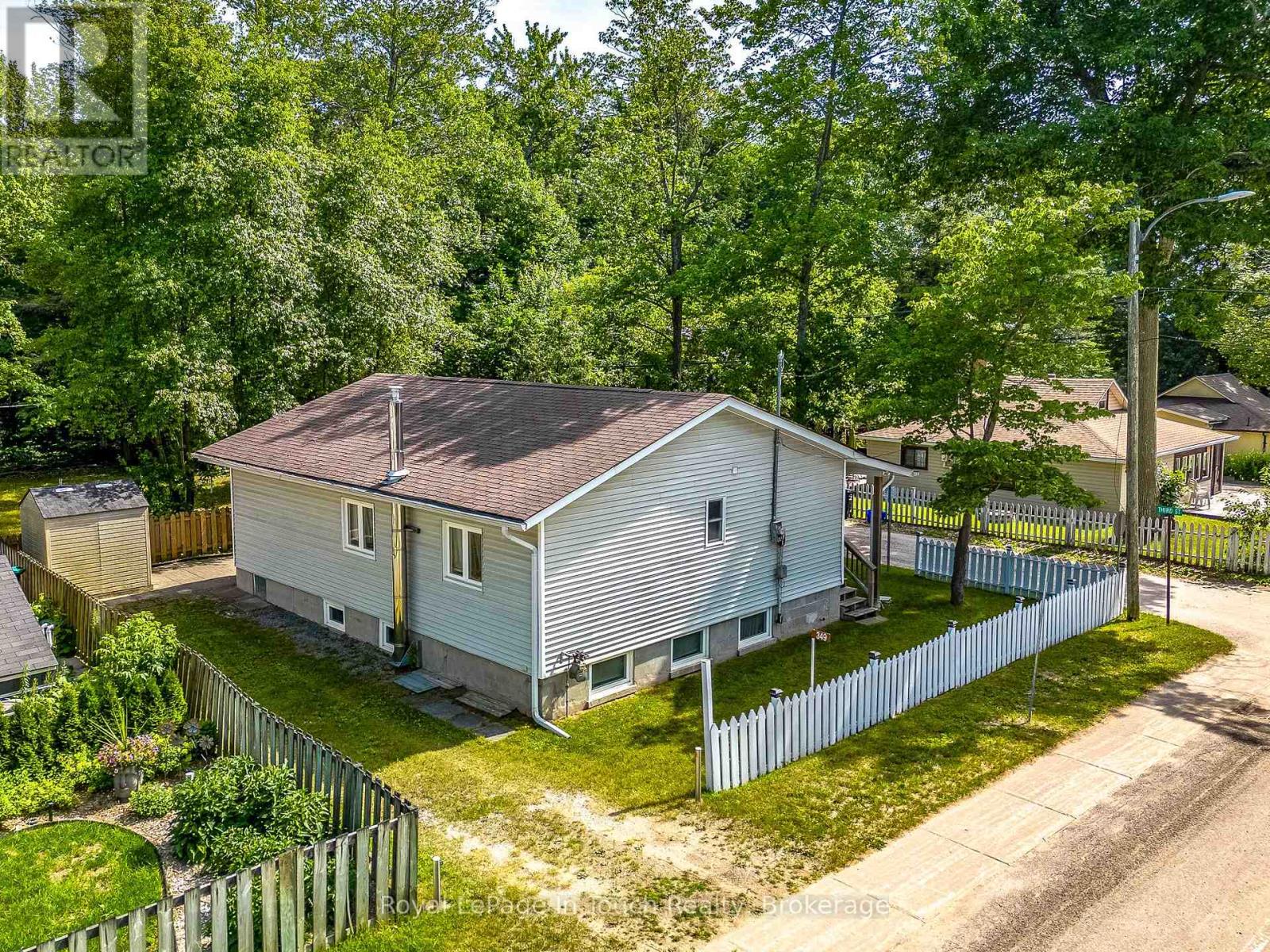 349 Balm Beach Road W, Tiny, Ontario  L0L 2J0 - Photo 3 - S12120484