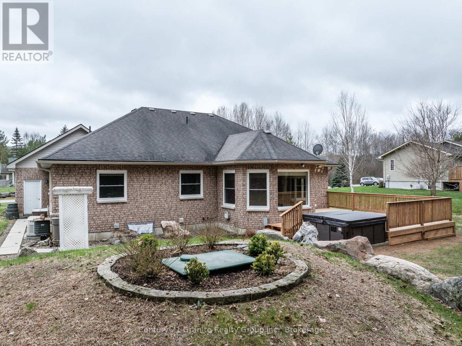 117 Halbiem Crescent, Dysart Et Al, Ontario  K0M 1S0 - Photo 24 - X12120462