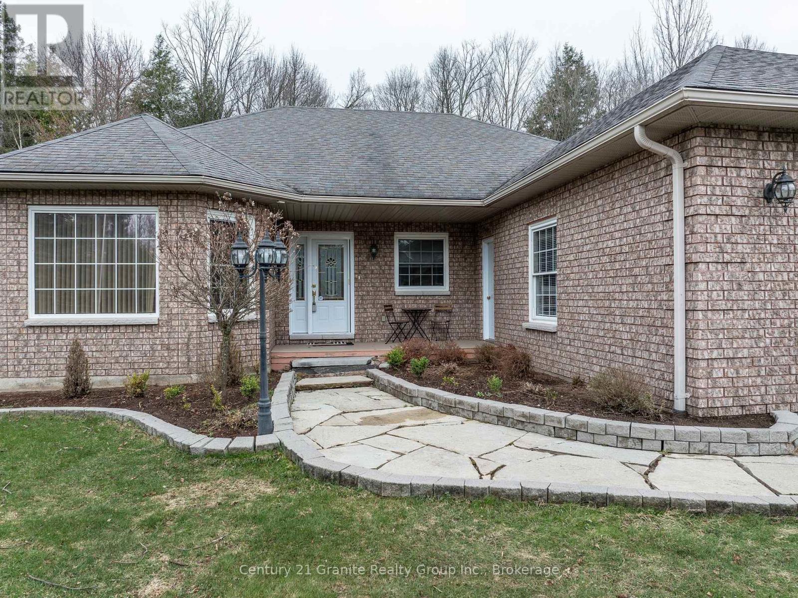 117 Halbiem Crescent, Dysart Et Al, Ontario  K0M 1S0 - Photo 3 - X12120462
