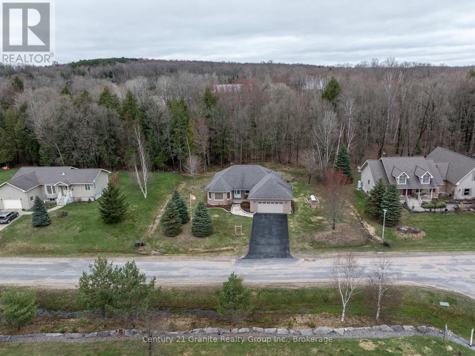 117 Halbiem Crescent, Dysart Et Al, Ontario  K0M 1S0 - Photo 45 - X12120462