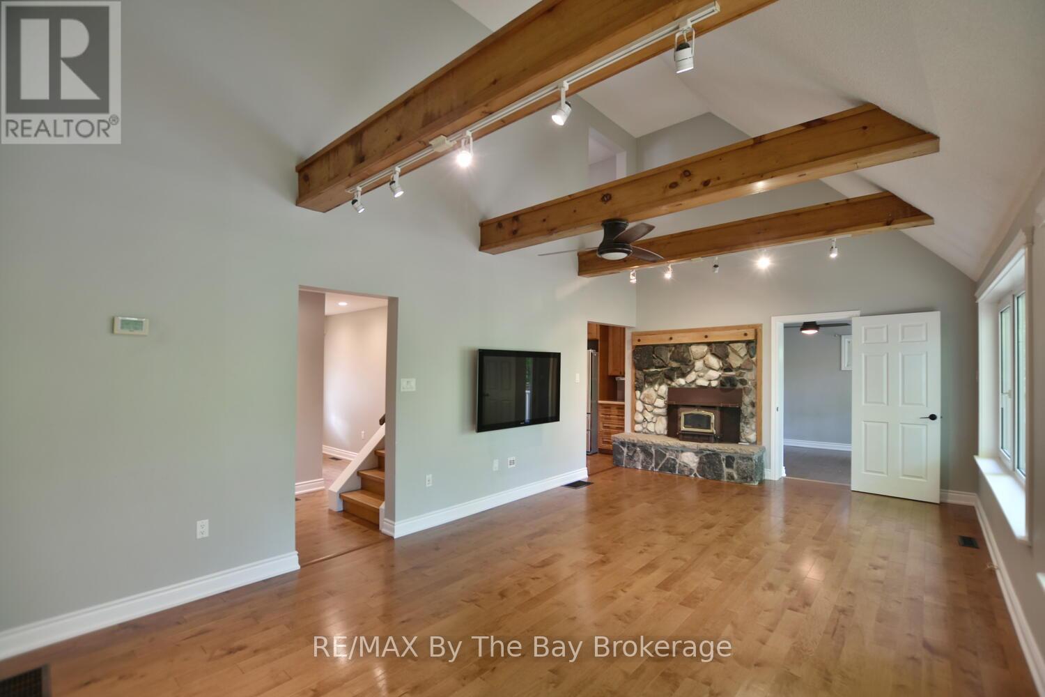104 Knox Road E, Wasaga Beach, Ontario  L9Z 2T5 - Photo 5 - S12121253