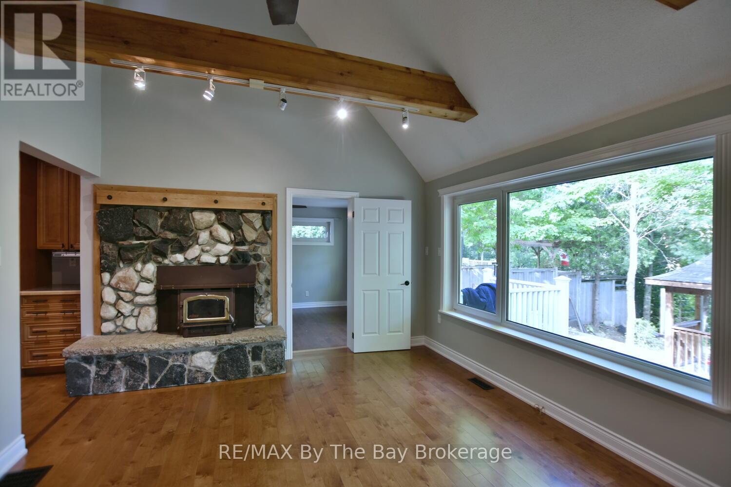 104 Knox Road E, Wasaga Beach, Ontario  L9Z 2T5 - Photo 6 - S12121253