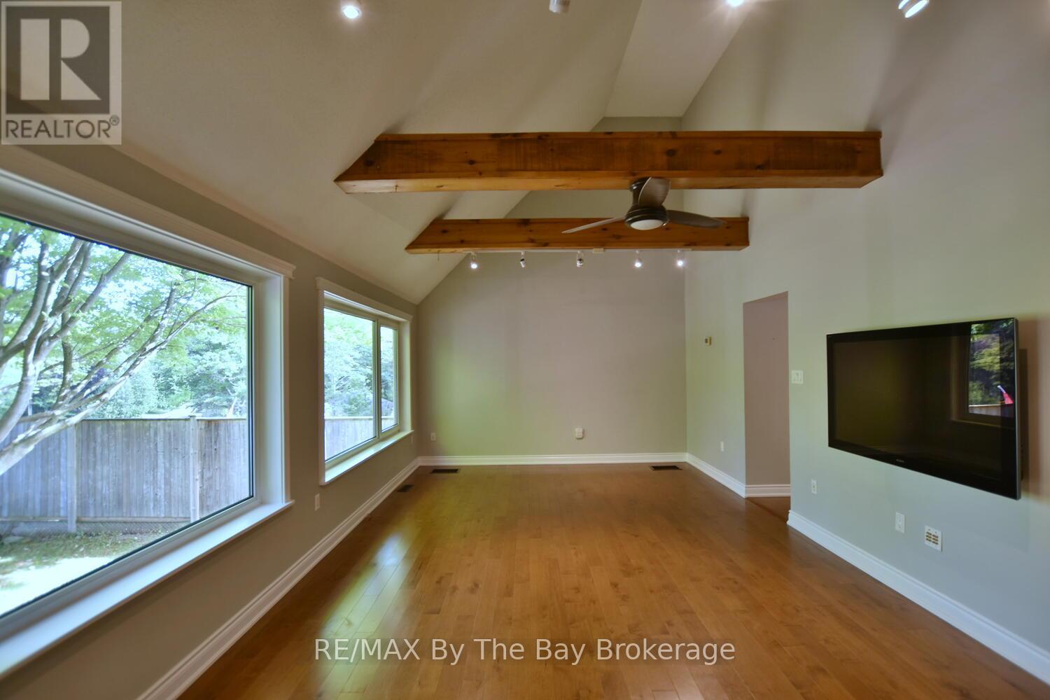104 Knox Road E, Wasaga Beach, Ontario  L9Z 2T5 - Photo 7 - S12121253