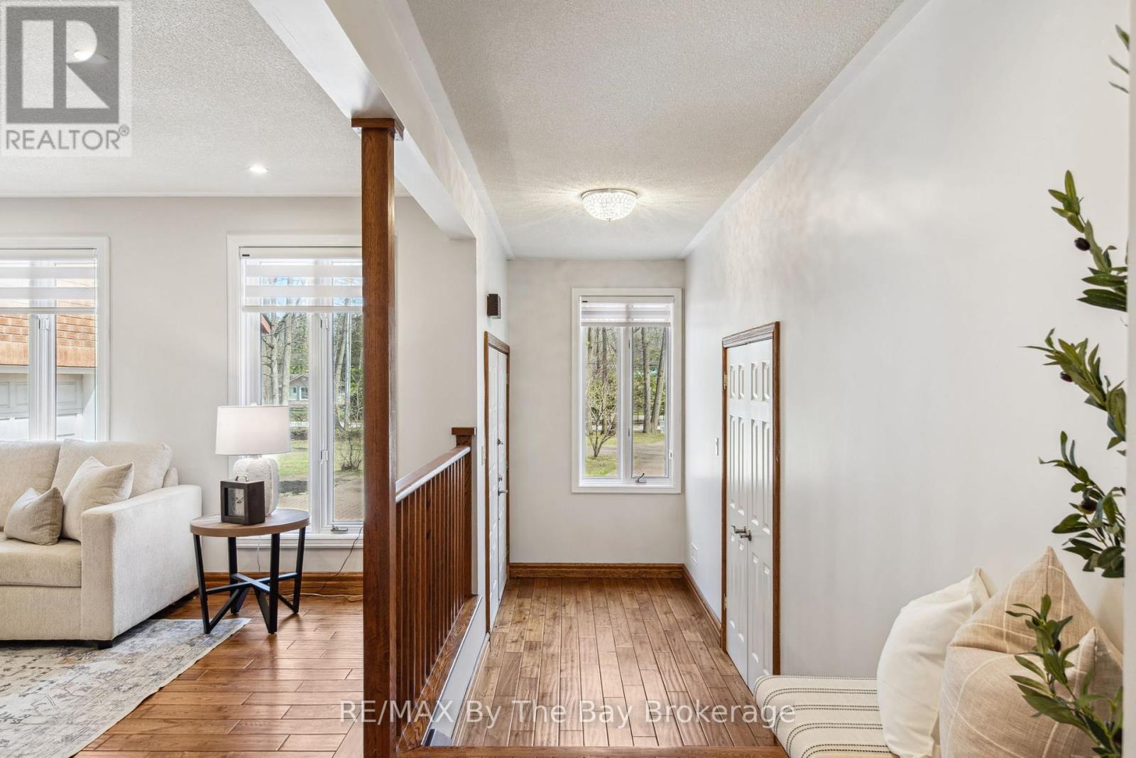 174 32nd Street S, Wasaga Beach, Ontario  L9Z 2S4 - Photo 5 - S12121389