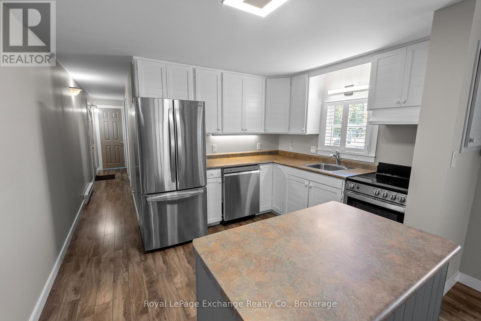 66 Applewood Boulevard, Kincardine, Ontario  N0G 2T0 - Photo 4 - X12121773