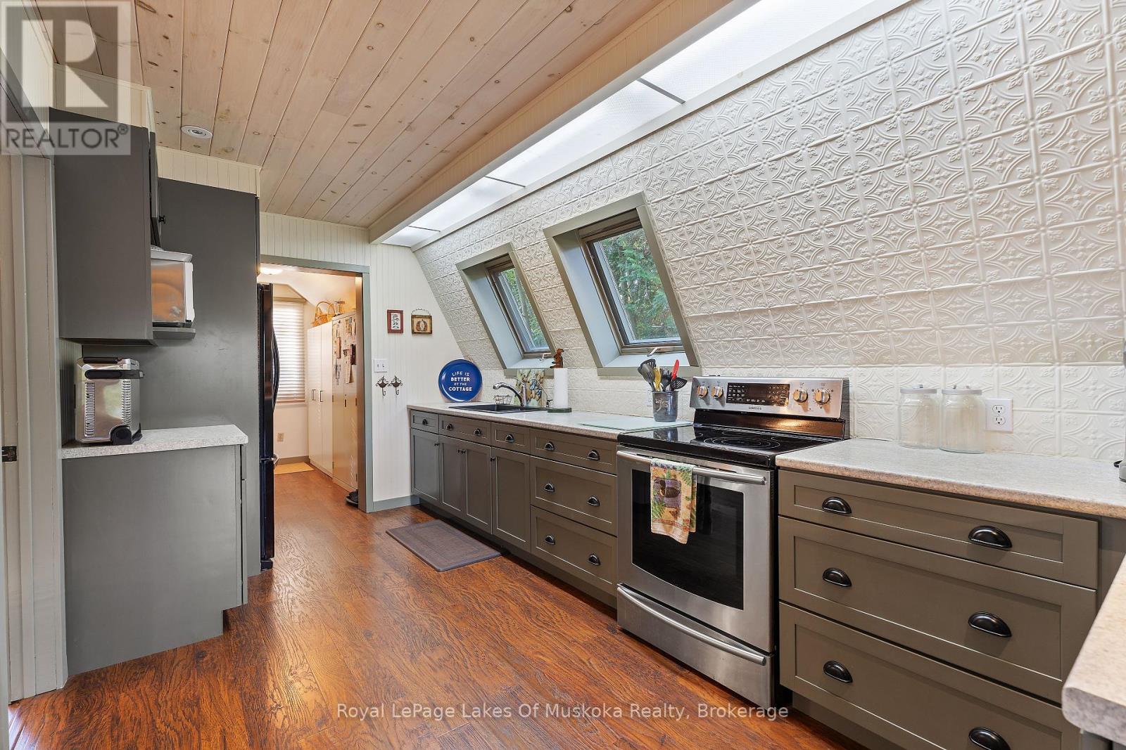 1025 Mccabe Road, Lake Of Bays, Ontario  P0B 1A0 - Photo 15 - X12122053