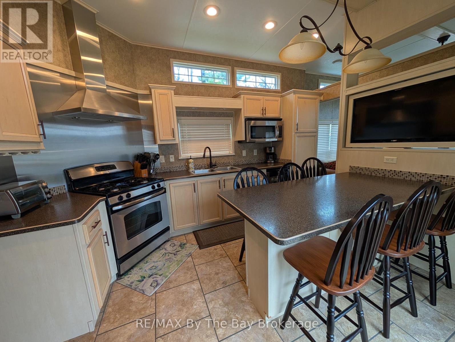 40 Temagami Trail, Wasaga Beach, Ontario  L9Z 1X7 - Photo 3 - S12122233
