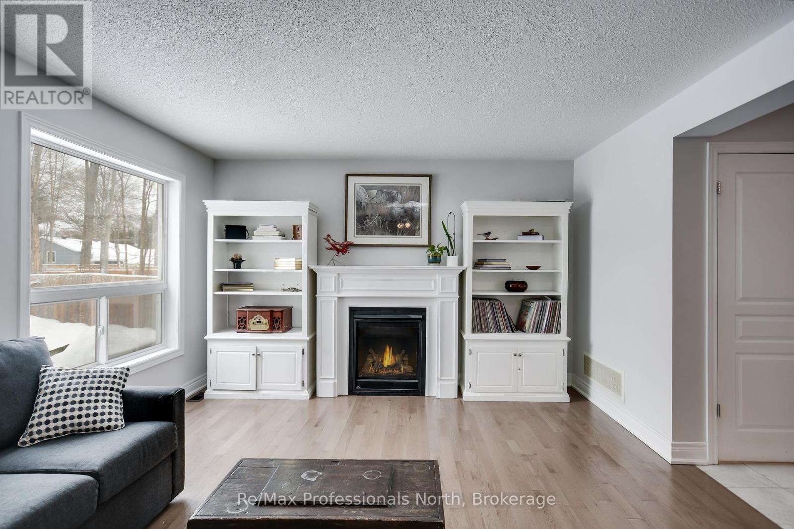 230 Pine Street, Gravenhurst, Ontario  P1P 1B1 - Photo 11 - X12122289