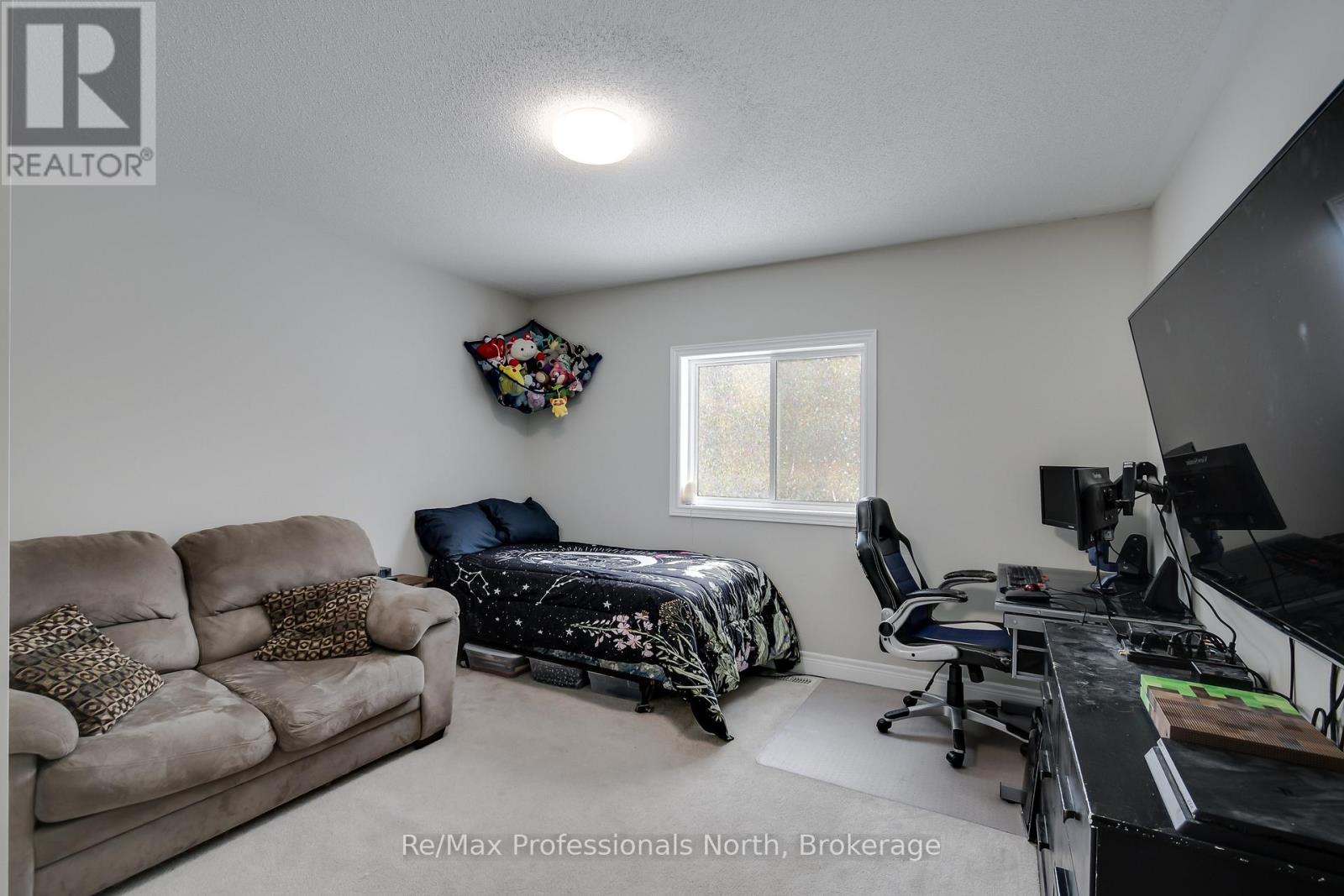 230 Pine Street, Gravenhurst, Ontario  P1P 1B1 - Photo 23 - X12122289
