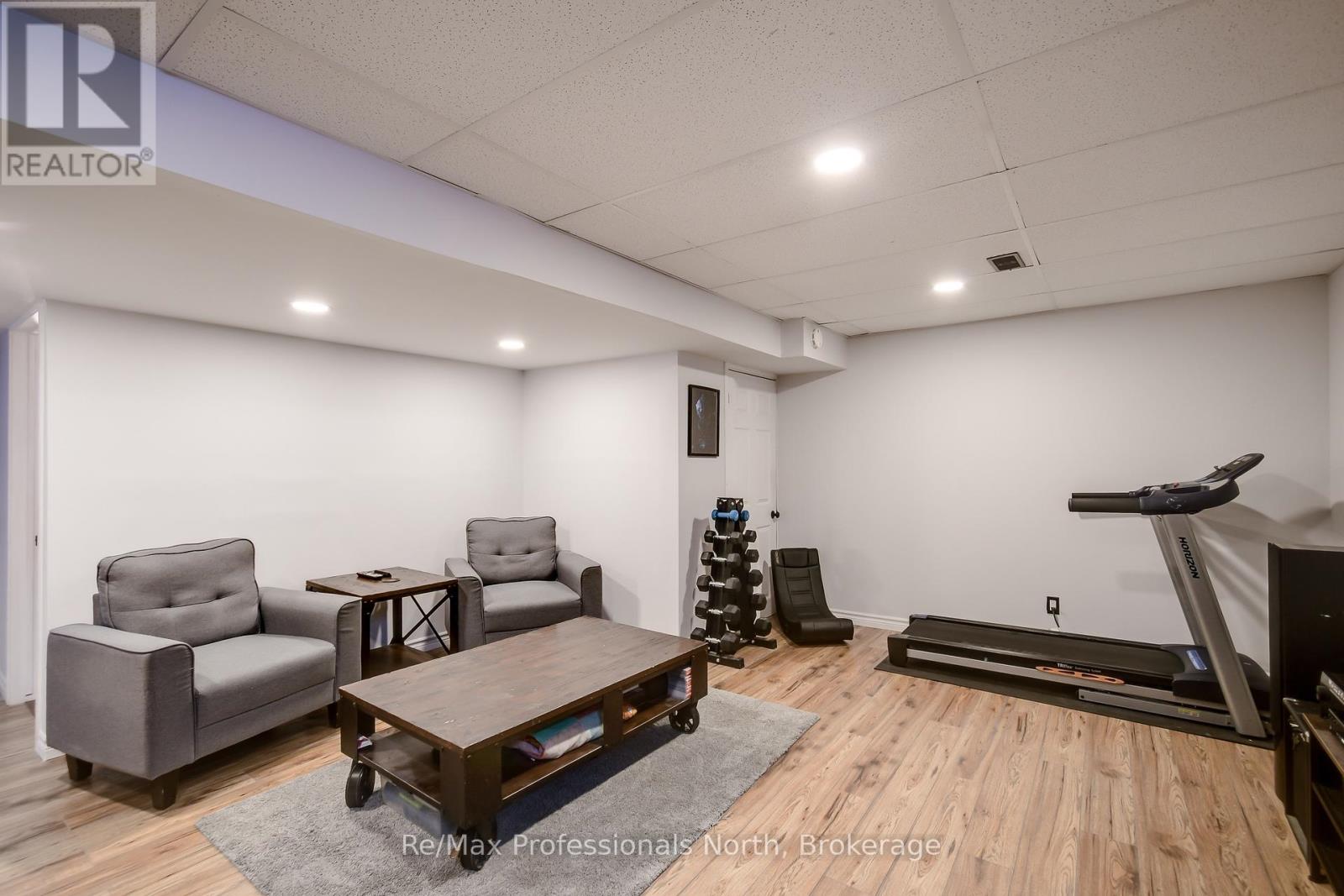 230 Pine Street, Gravenhurst, Ontario  P1P 1B1 - Photo 24 - X12122289
