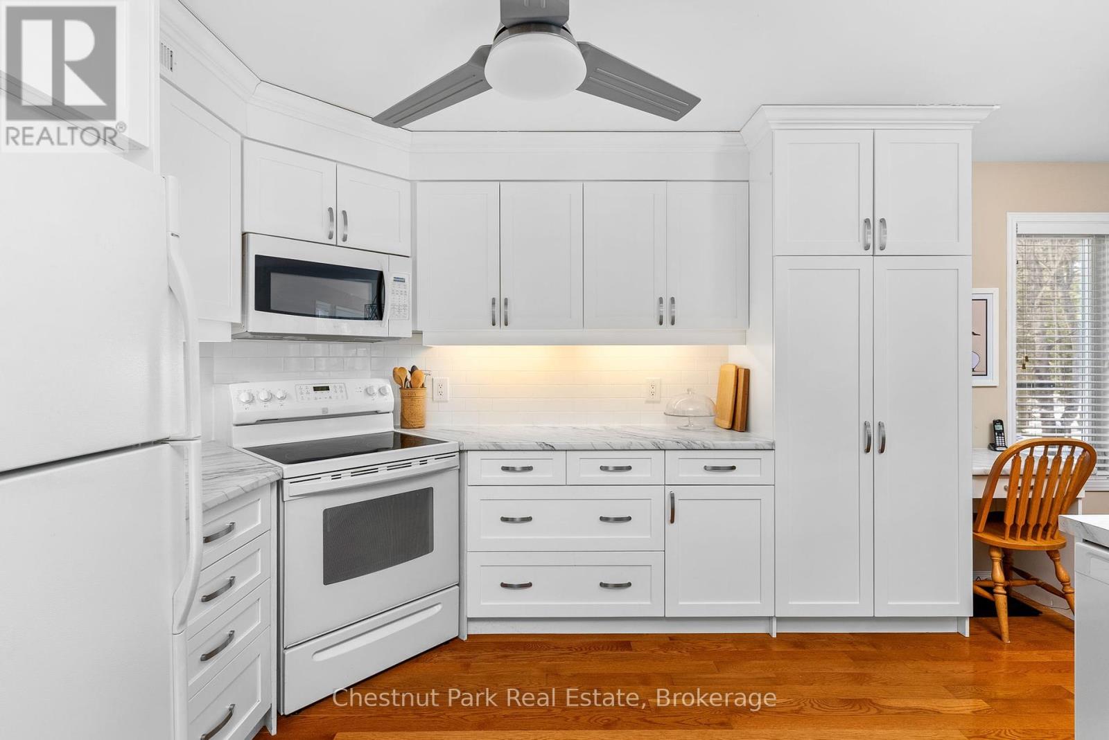44 Springwood Crescent, Gravenhurst, Ontario  P1P 1Y8 - Photo 6 - X12122328