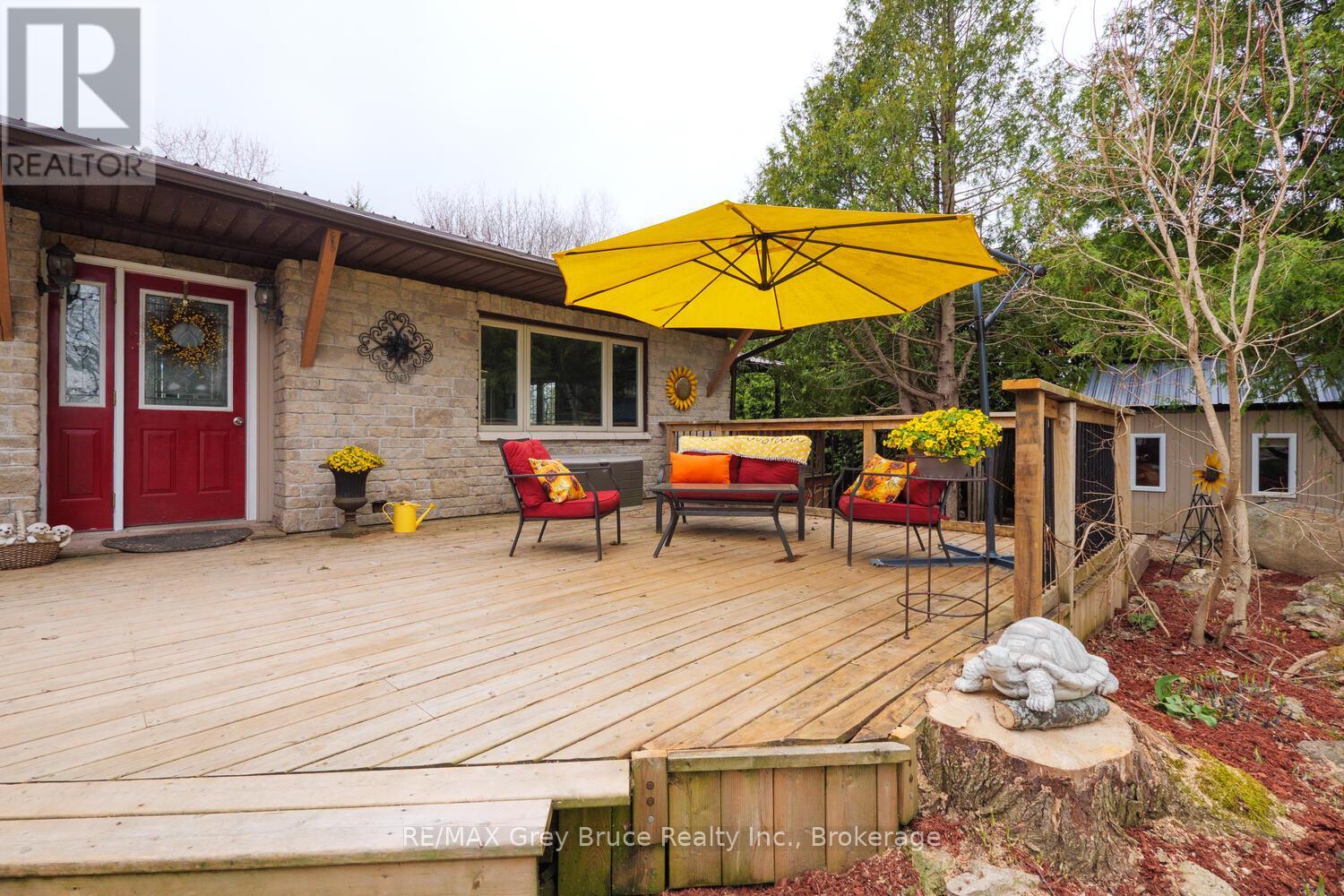 106 Elder Lane, Chatsworth, Ontario  N0H 1G0 - Photo 1 - X12122652