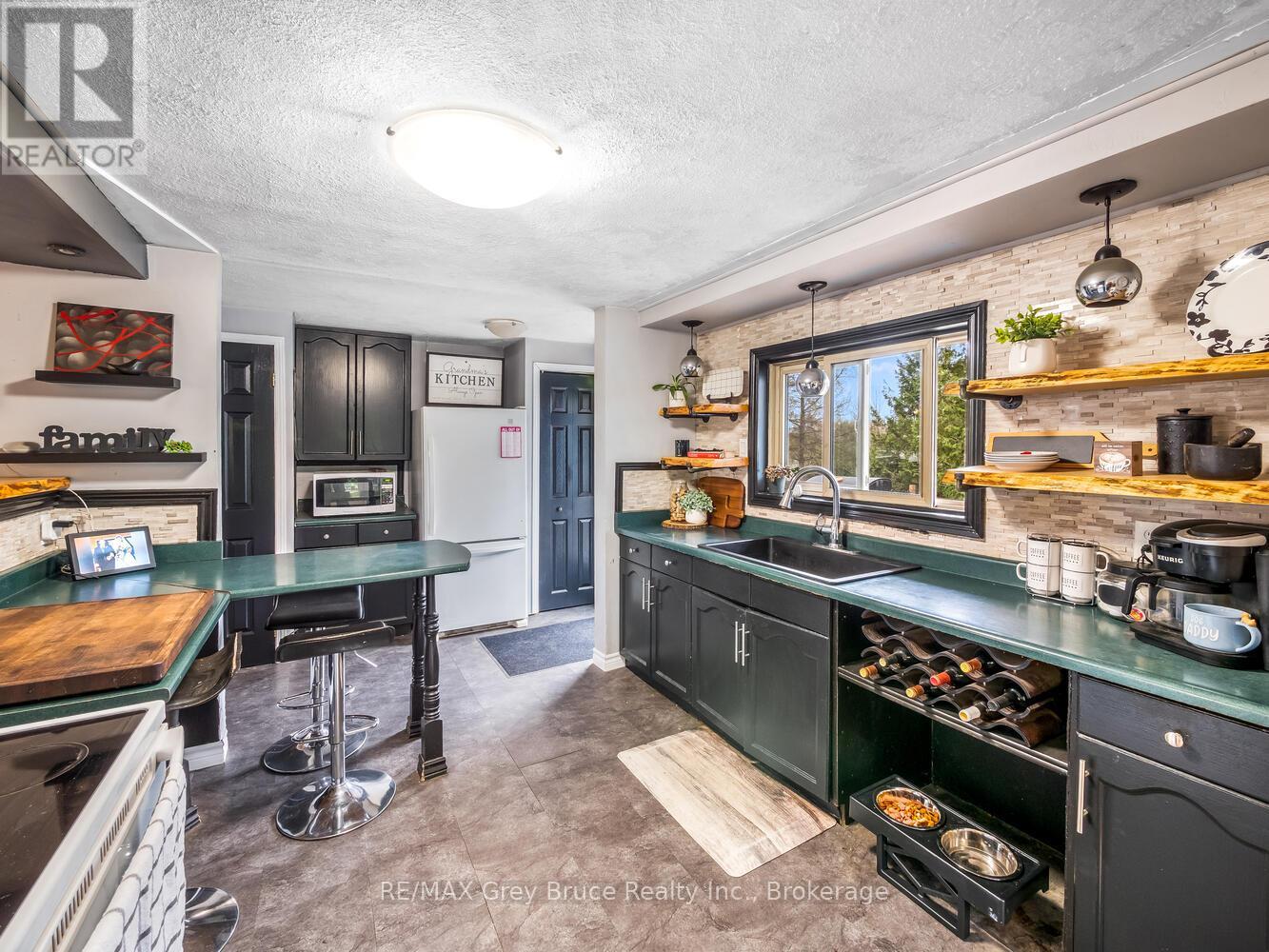 106 Elder Lane, Chatsworth, Ontario  N0H 1G0 - Photo 12 - X12122652