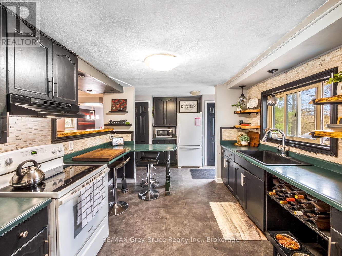 106 Elder Lane, Chatsworth, Ontario  N0H 1G0 - Photo 13 - X12122652