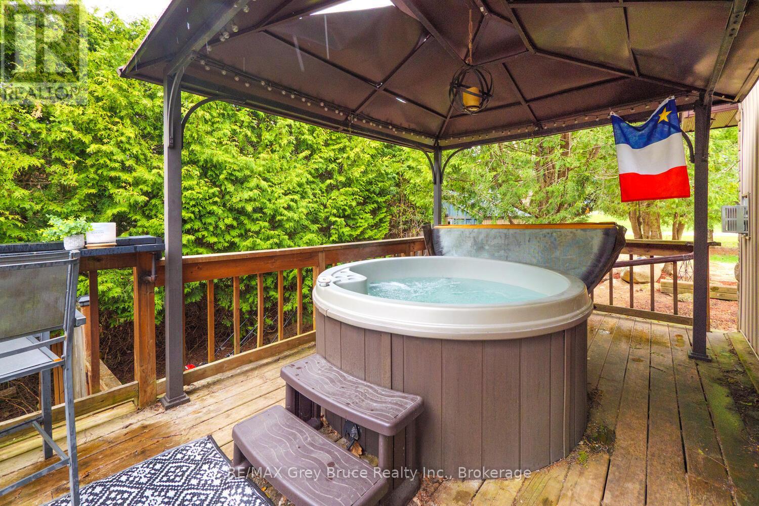 106 Elder Lane, Chatsworth, Ontario  N0H 1G0 - Photo 9 - X12122652