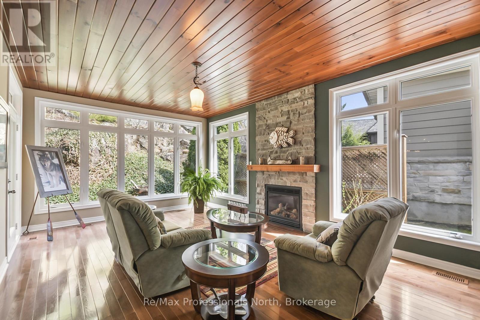 15 Muskoka Bay Boulevard, Gravenhurst, Ontario  P1P 0A1 - Photo 2 - X12123473