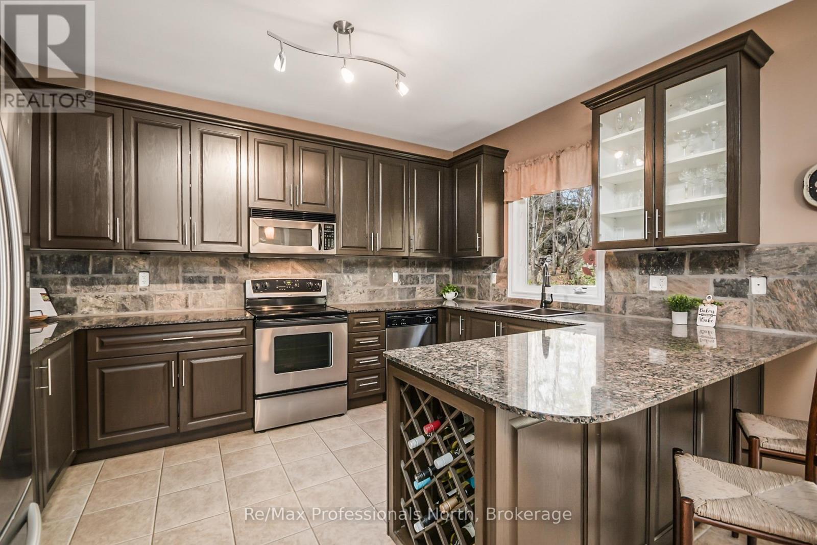 15 Muskoka Bay Boulevard, Gravenhurst, Ontario  P1P 0A1 - Photo 7 - X12123473
