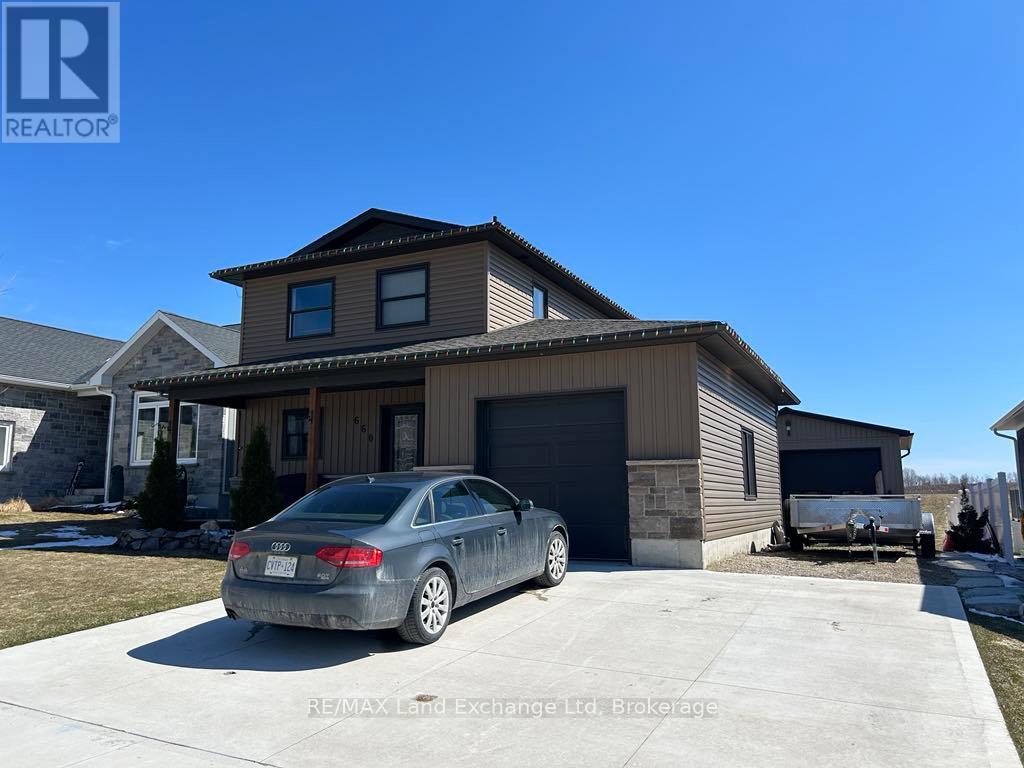 660 Gloria Street, North Huron, Ontario  N0G 2W0 - Photo 1 - X12123611