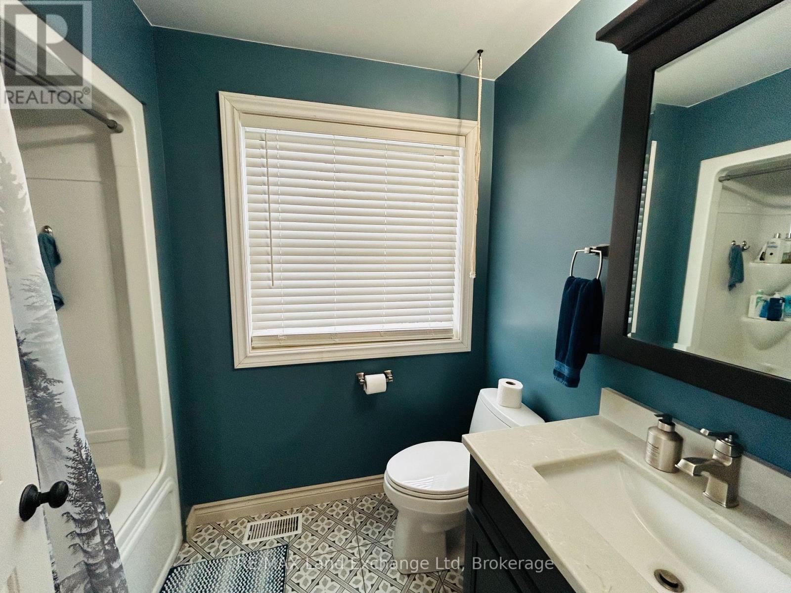 660 Gloria Street, North Huron, Ontario  N0G 2W0 - Photo 12 - X12123611