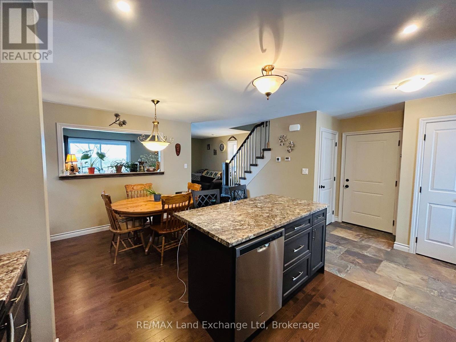 660 Gloria Street, North Huron, Ontario  N0G 2W0 - Photo 6 - X12123611