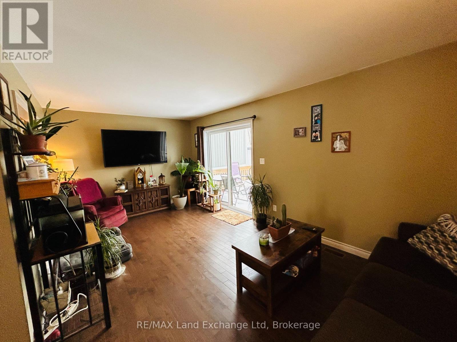 660 Gloria Street, North Huron, Ontario  N0G 2W0 - Photo 7 - X12123611