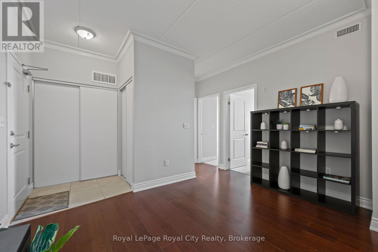 311 - 1440 Gordon Street, Guelph, Ontario  N1L 1C8 - Photo 3 - X12123629