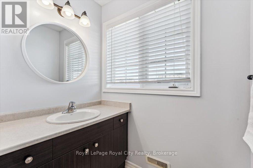 19b - 15 Carere Crescent, Guelph, Ontario  N1E 0K4 - Photo 23 - X12123651