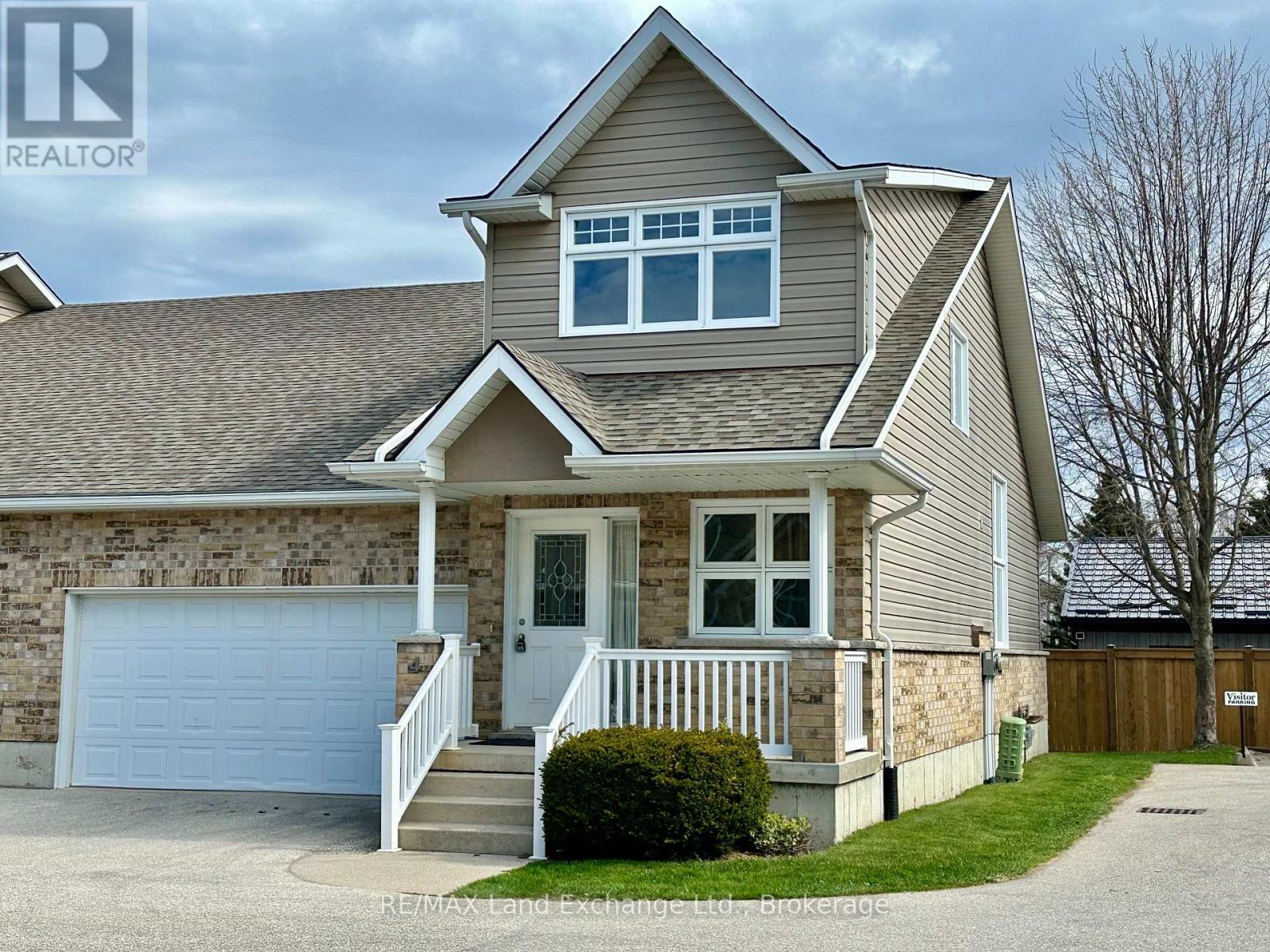 4 - 433 Queen Street, Kincardine, Ontario  N2Z 0A2 - Photo 1 - X12124088