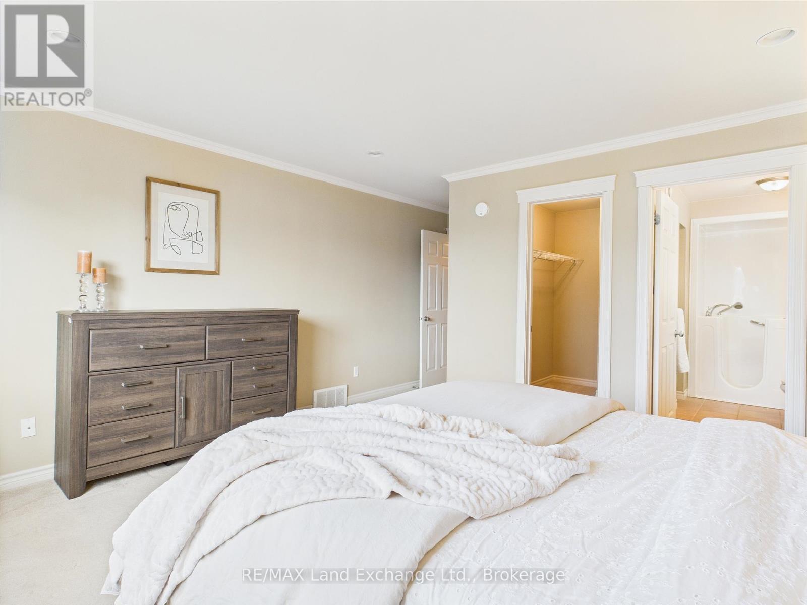 4 - 433 Queen Street, Kincardine, Ontario  N2Z 0A2 - Photo 12 - X12124088