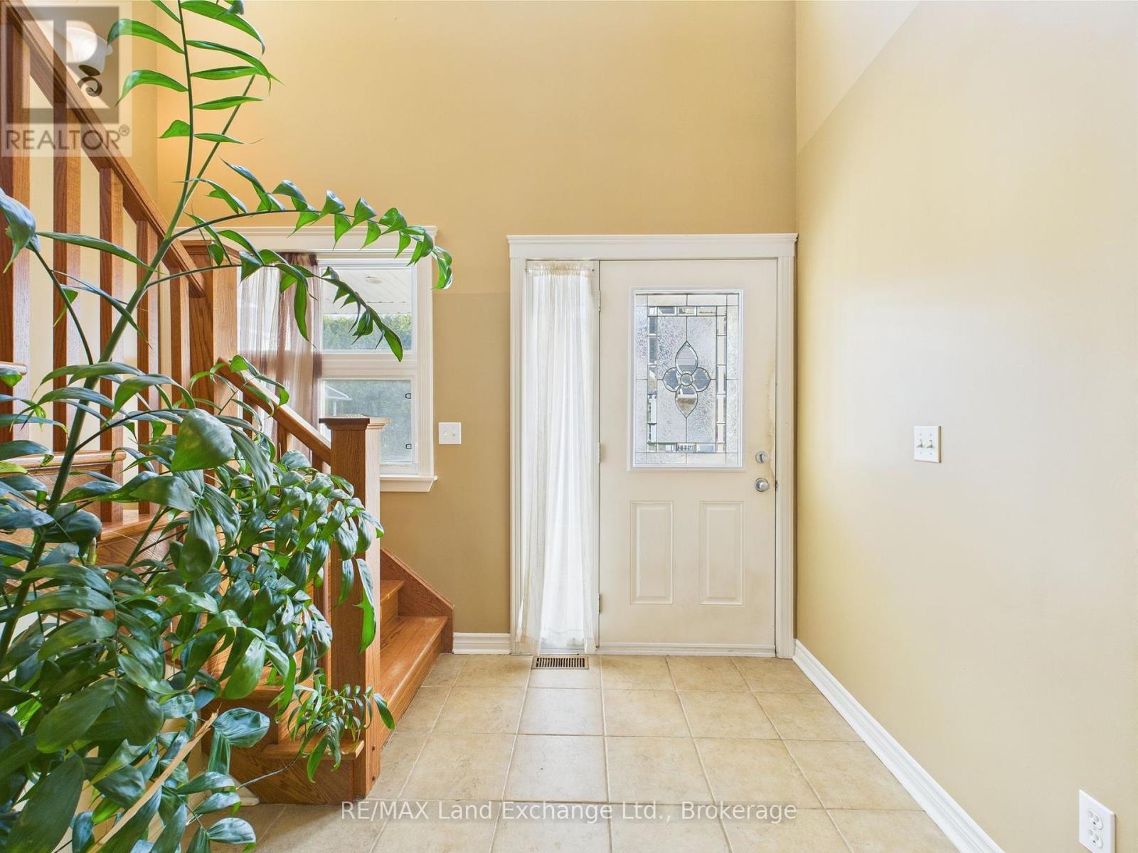 4 - 433 Queen Street, Kincardine, Ontario  N2Z 0A2 - Photo 2 - X12124088