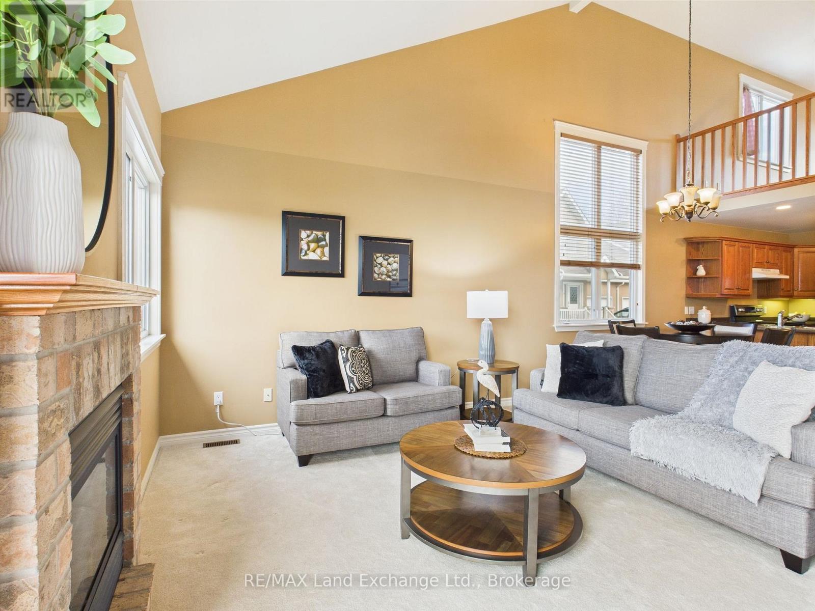 4 - 433 Queen Street, Kincardine, Ontario  N2Z 0A2 - Photo 3 - X12124088