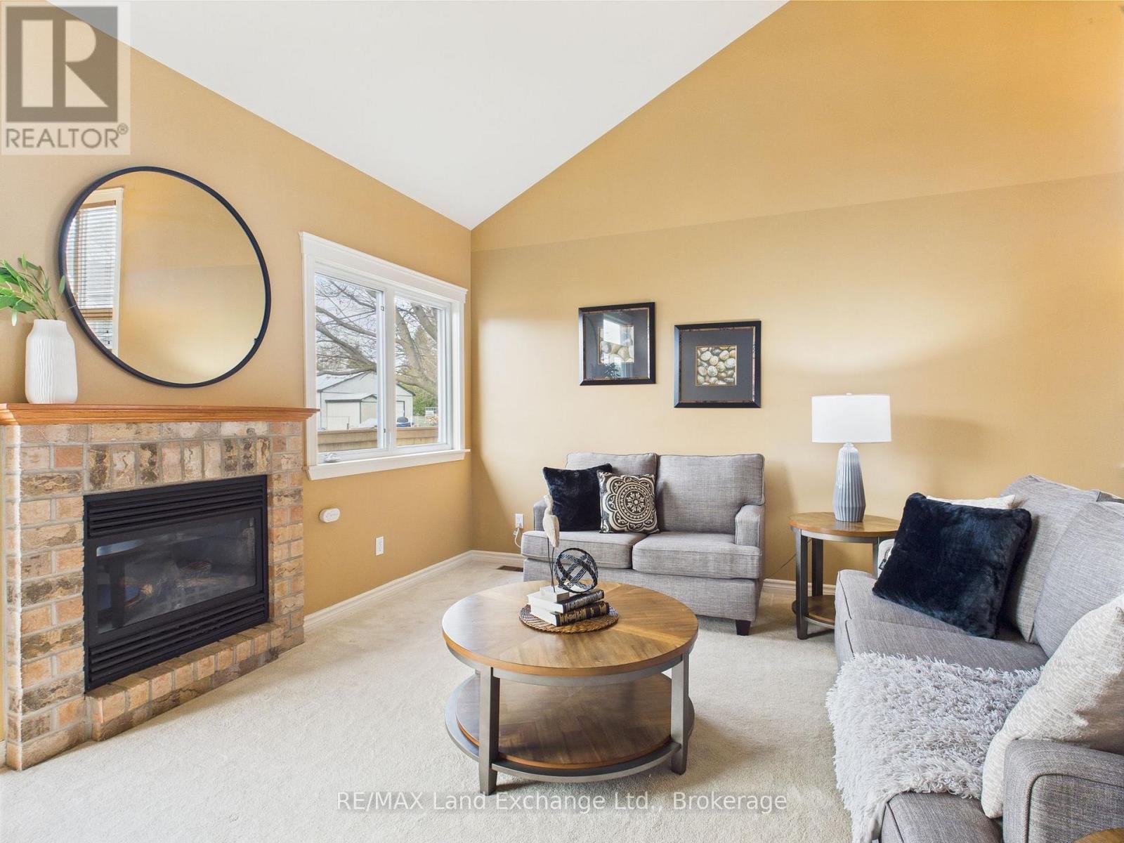 4 - 433 Queen Street, Kincardine, Ontario  N2Z 0A2 - Photo 4 - X12124088