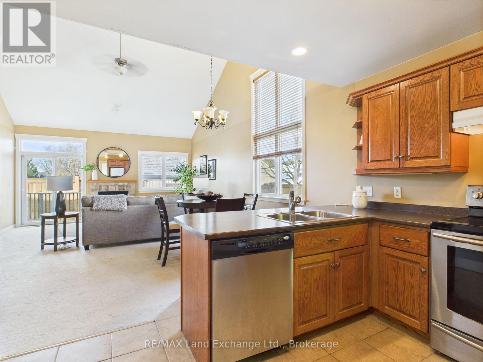4 - 433 Queen Street, Kincardine, Ontario  N2Z 0A2 - Photo 6 - X12124088